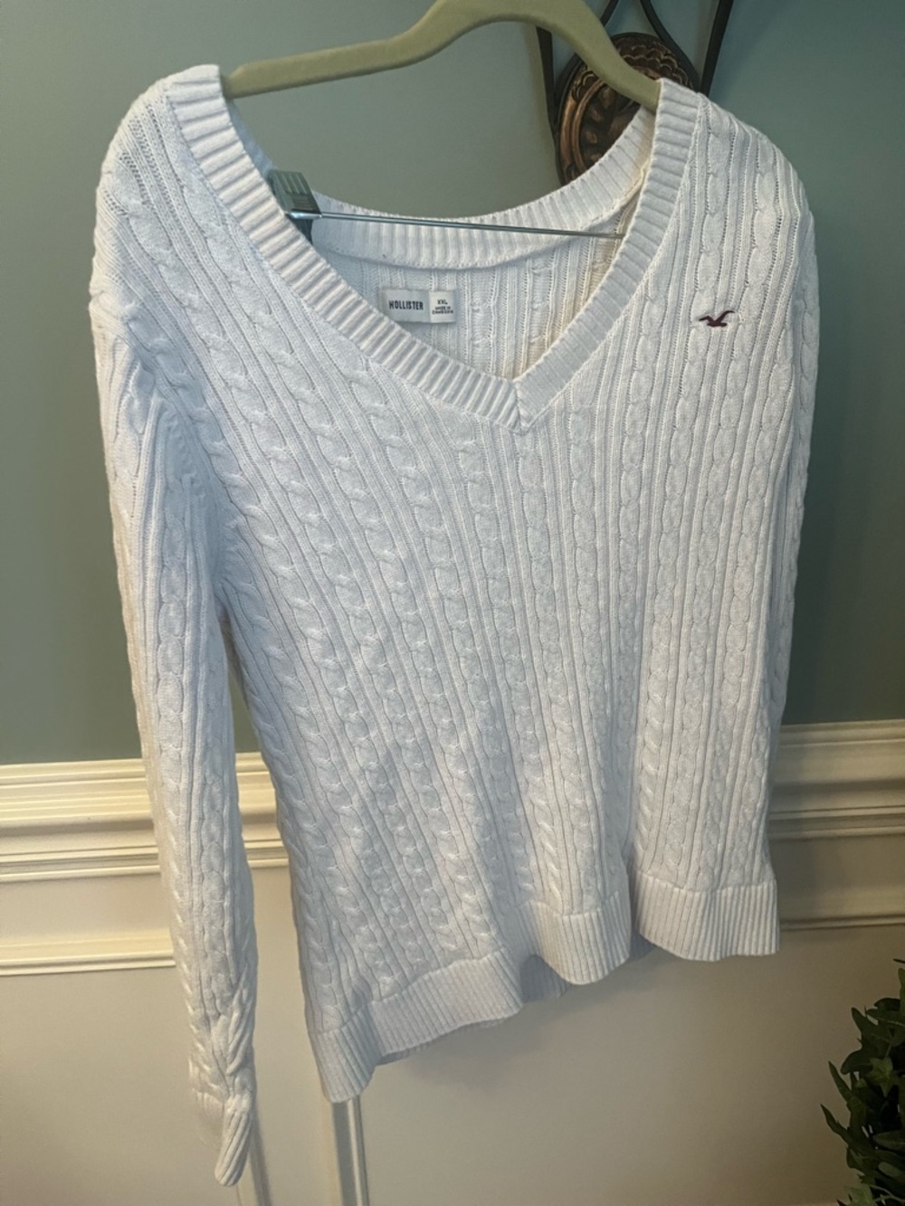 Hollister White Cable-Knit V-Neck Sweater with Logo